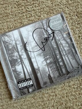 NEW, sealed and SIGNED: Taylor Swift "folklore" CD.